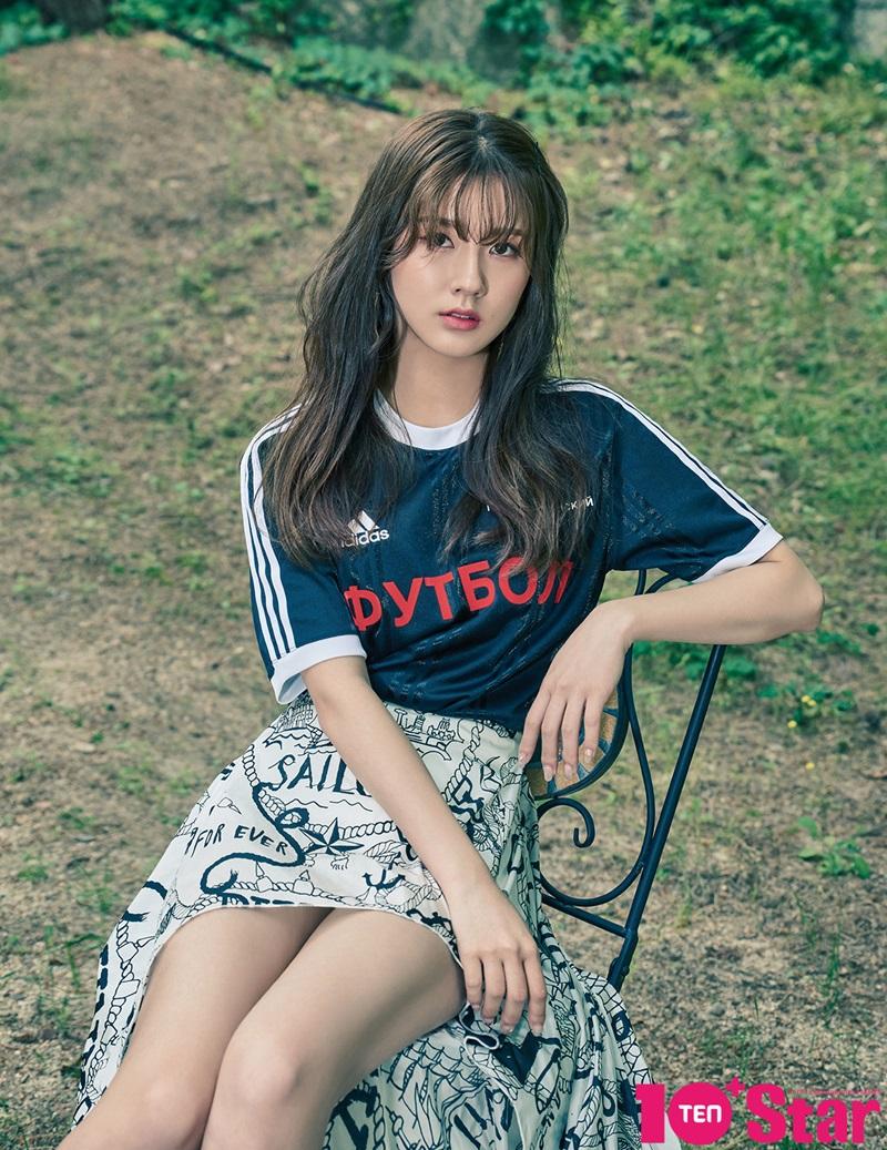 韩国新人组合(g)i-dle近日为某时尚杂志拍摄画报于25日公开.