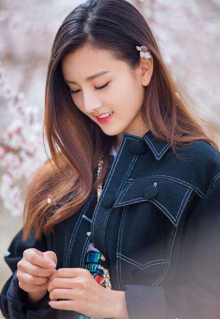 同样是98年出生的明星,图2成当红偶像,图3成导师,图5已过气