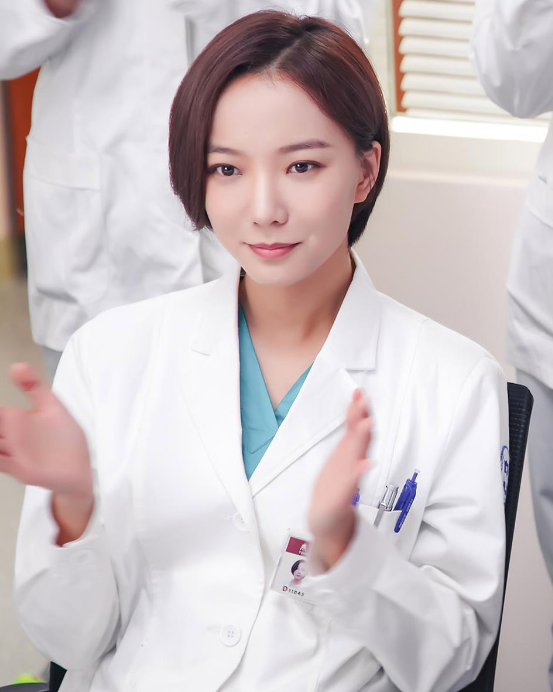 7位演过医生的女明星,佟丽娅最专业,最后一位被古天乐"掌掴"