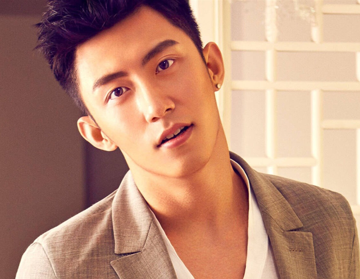 长着初恋脸的男星,黄景瑜声音超有磁性,胡一天凭身高迅速走红!