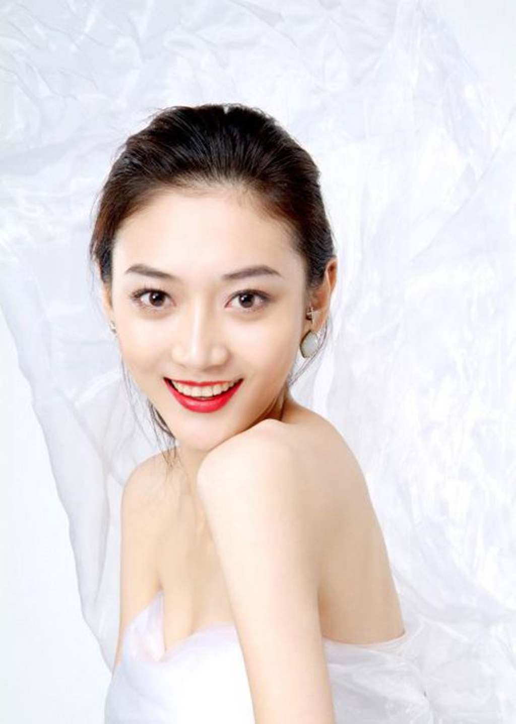 人气爆棚的潘之琳,文雅清纯甜美,你喜欢她吗?