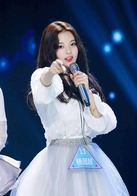 杨超越在自黑的路上越走越远,网友:有杨幂的影子!