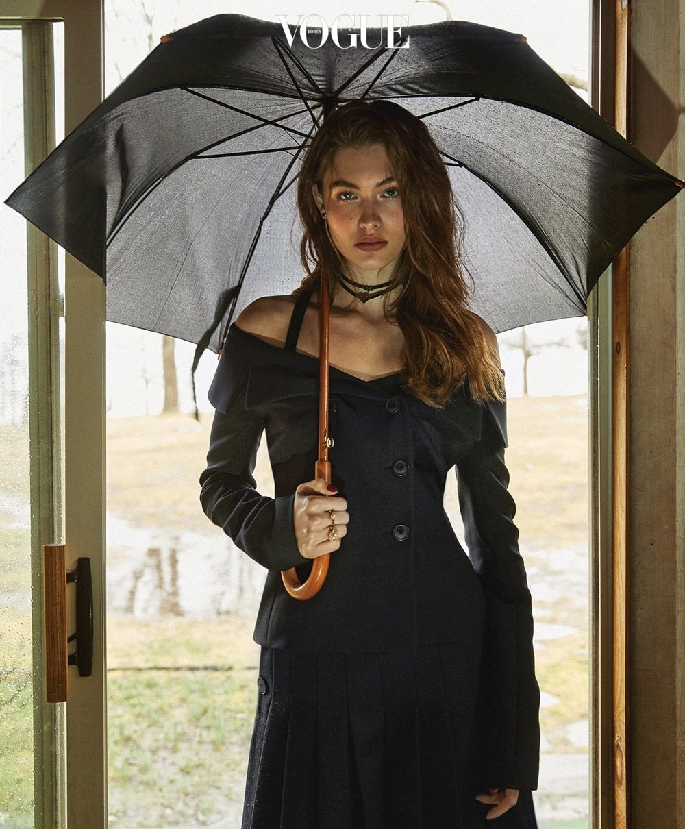 维密超模grace elizabeth,vogue大片曝光,都说她和何穗长得很像