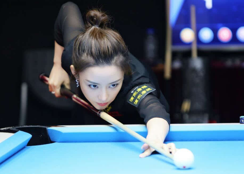 台球界的九球天后——潘晓婷,网友:图2真的是太美了!