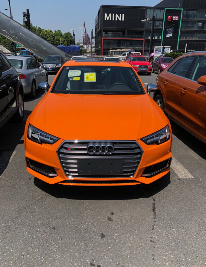 全国首台奥迪s4日光橙色到店实拍,帅得一塌糊涂
