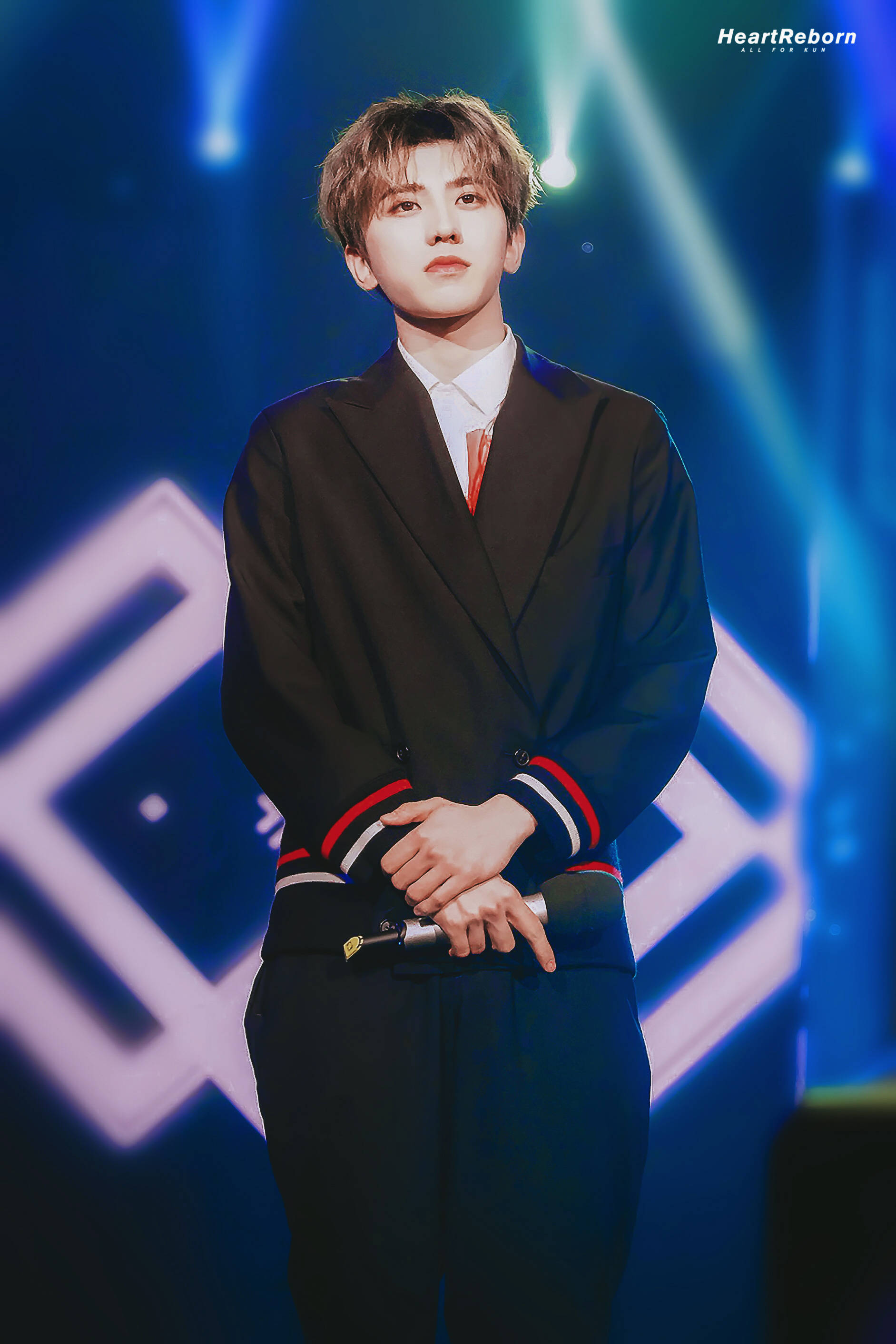 在天天向上中帅气可爱的坤坤啊(图源水印,侵删) 转载自百家号作者