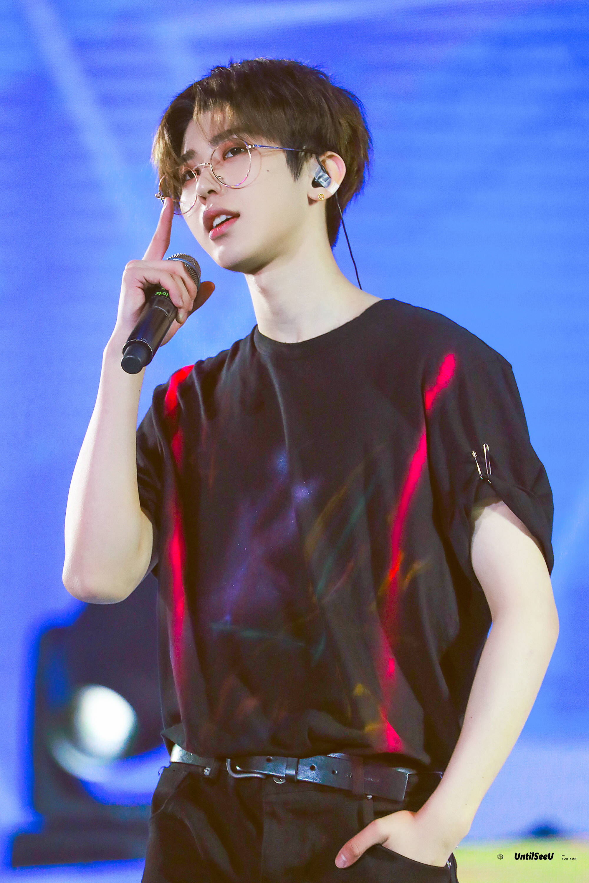 在天天向上中帅气可爱的坤坤啊(图源水印,侵删) 转载自百家号作者