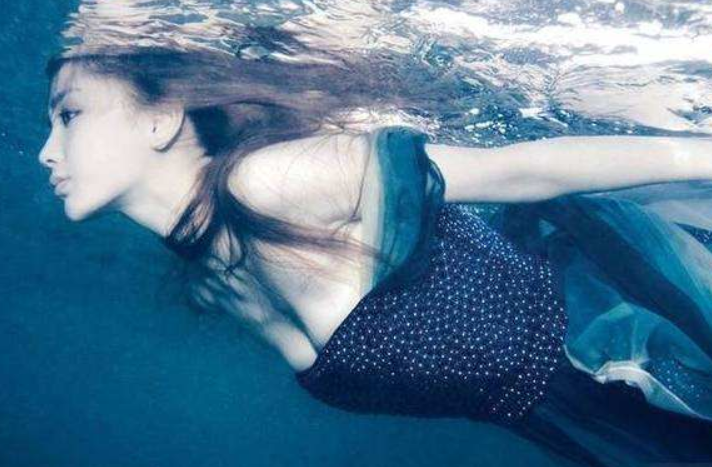 当红女明星水下照片,范冰冰很惊艳,看看谁的水中写真是你的最爱