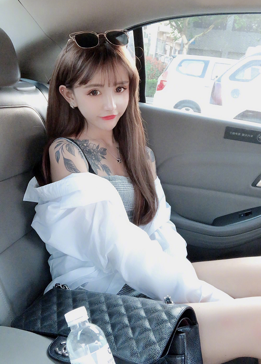 网评快手"女神级"网红,芭比迪丽拉垫底,小伊伊第二,第一是她