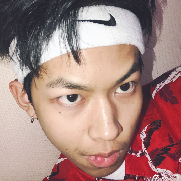 抖音新晋男神斯外戈你了解多少?被网友称"丑帅"