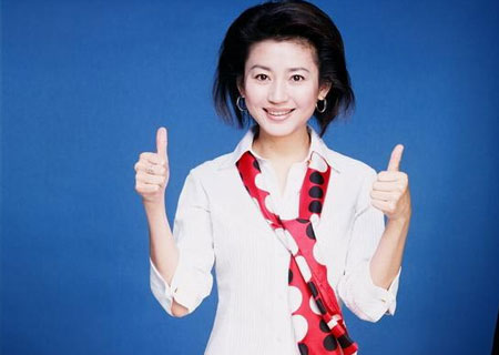 央视著名女主持,7年婚姻无疾而终,二婚嫁副委员长如今生活幸福