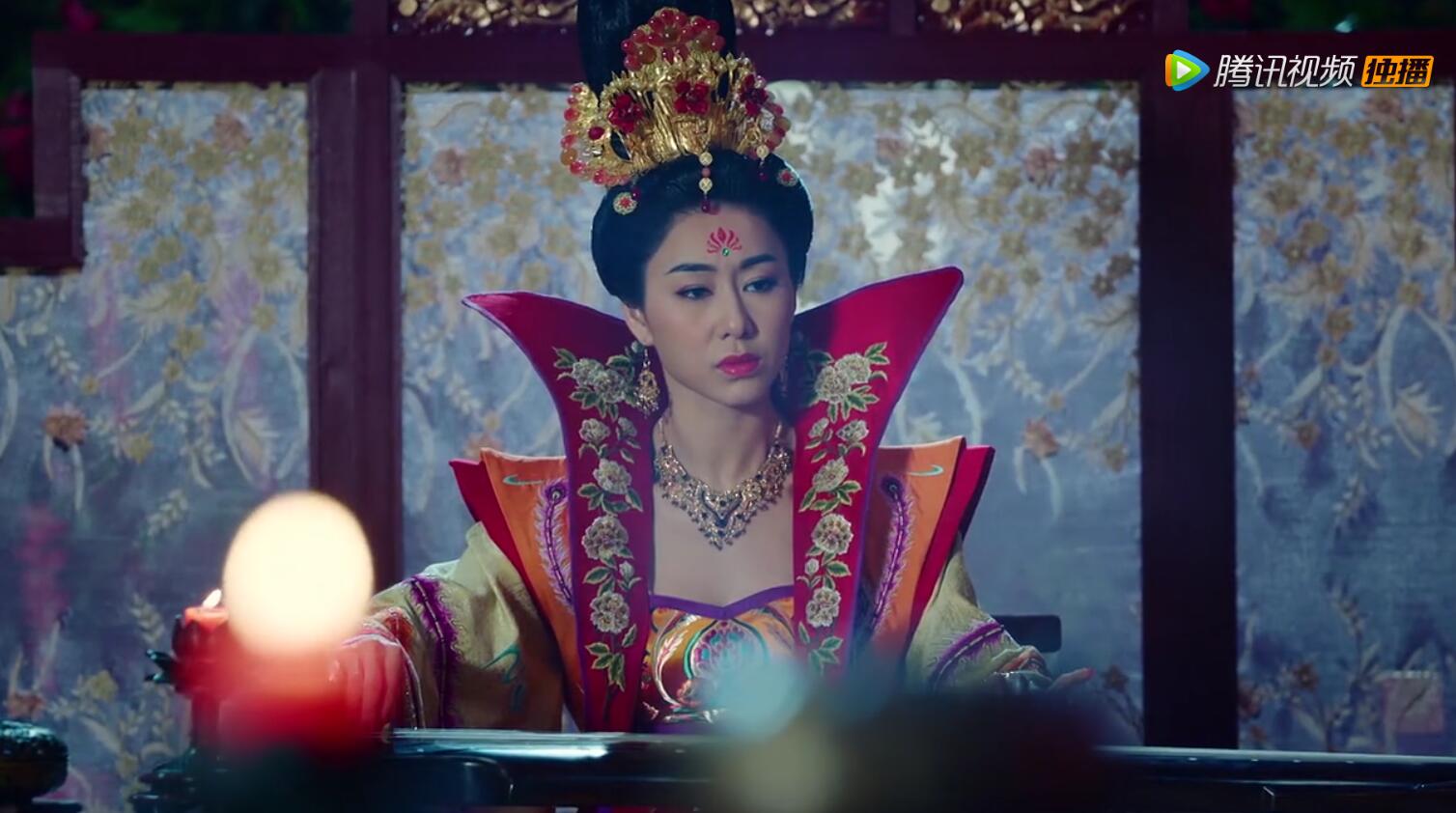 宫心计2胡定欣当皇后的5套宫装:荷叶领装最美,红色翻领艳惊四座