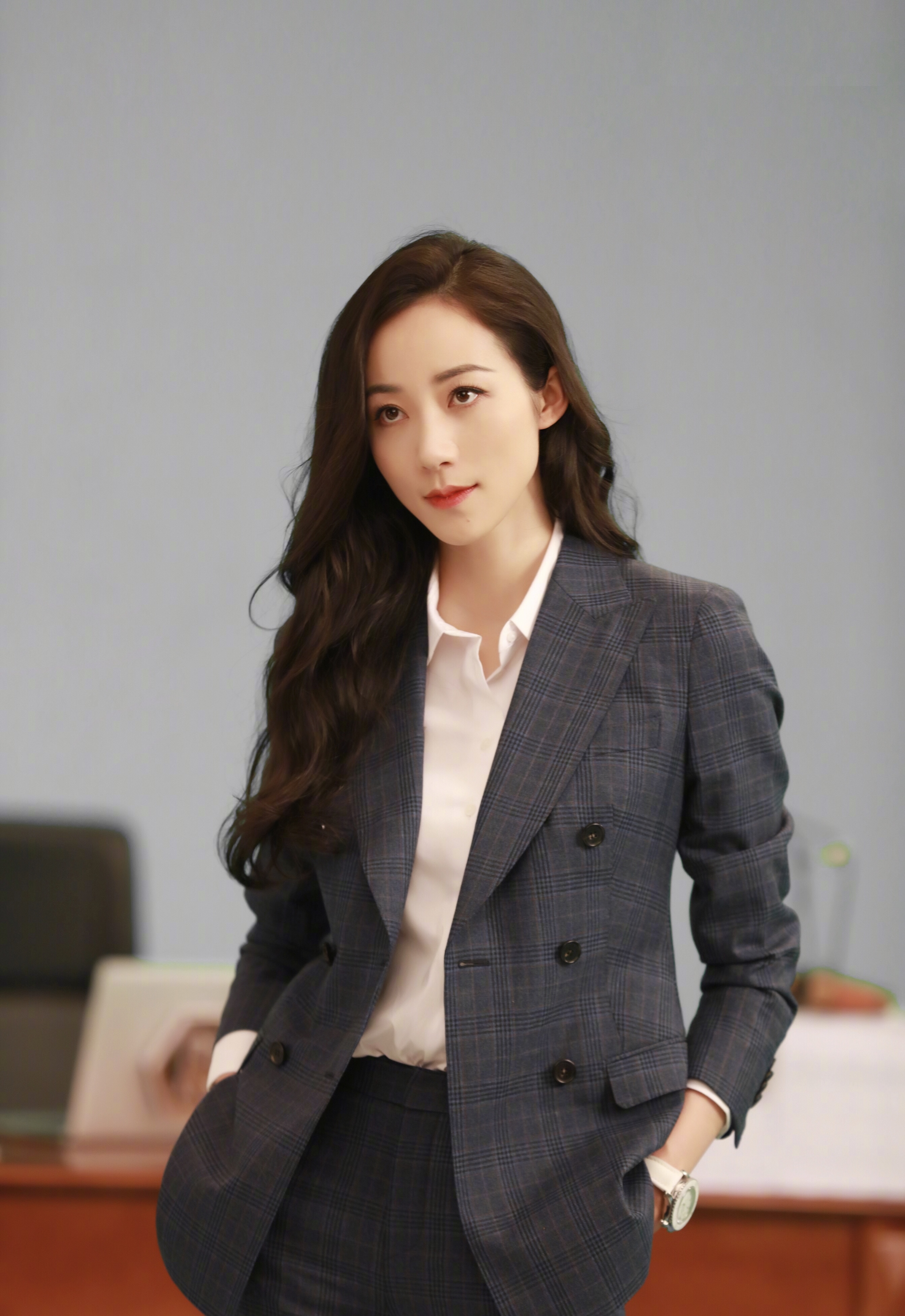 韩雪西装照,帅气迷人,网友:帅起来也就没有男生什么事了!