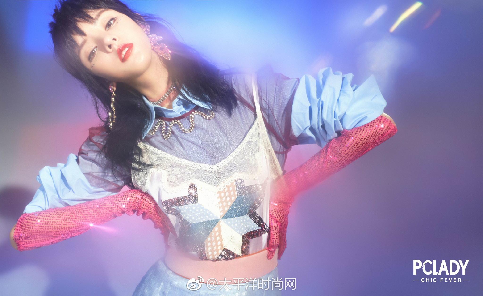 张予曦,裙摆之上披星戴月,绚丽色彩交织浪漫与柔情