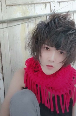 抖音最强网红,杀马特气质引争议,你被杀马特支配过么