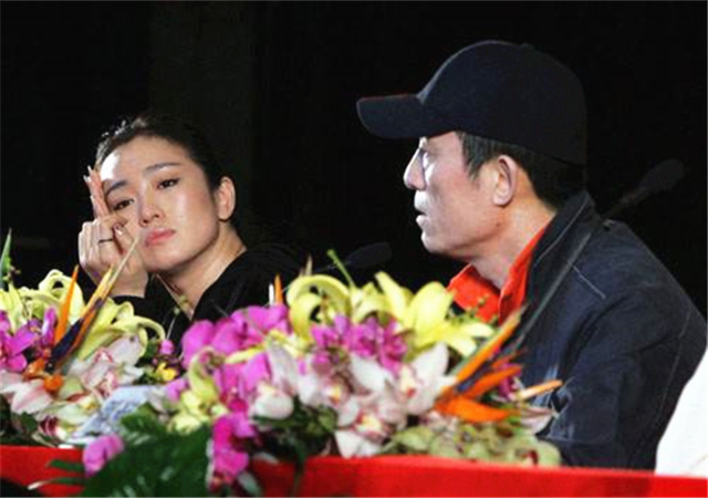 5位曾被殴打的明星,张艺谋腿被打骨折,而她被打后众人拍手叫好