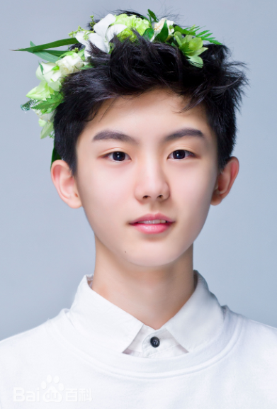 tf二团的马嘉祺毕业典礼,荣升高中生,网友:暑假等你出道!