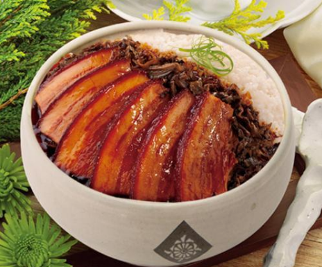 梅菜扣肉盖浇饭,小伙伴们喜欢梅菜扣肉不,这款菜绝对是小编的大爱