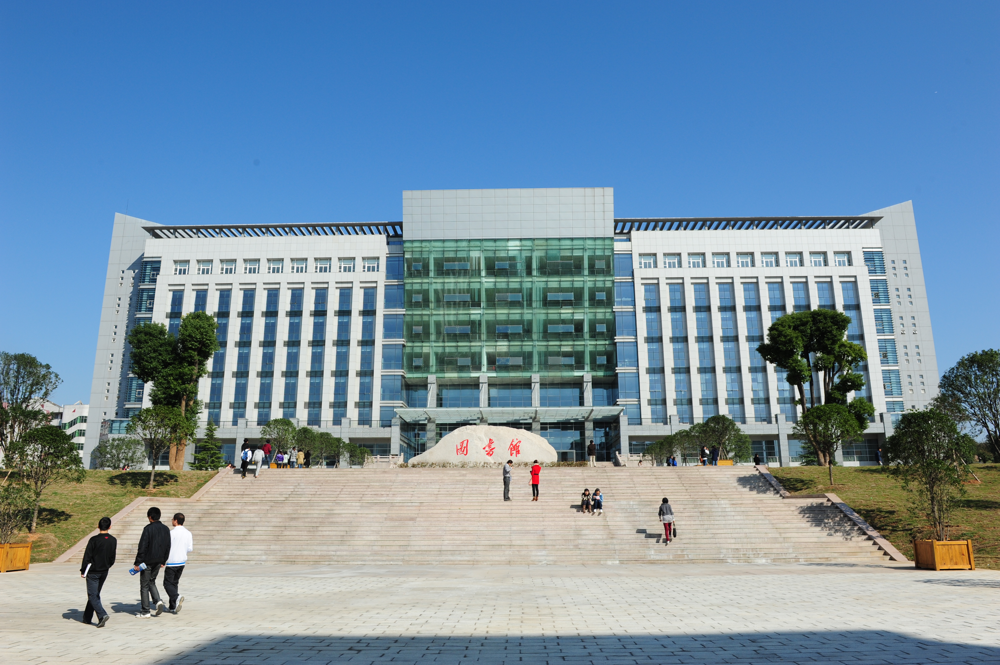 湖北第二师范学院在哪里?周边交通方便吗?
