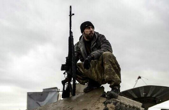 他是穆萨,传奇狙击手的一生,一人一枪守一城