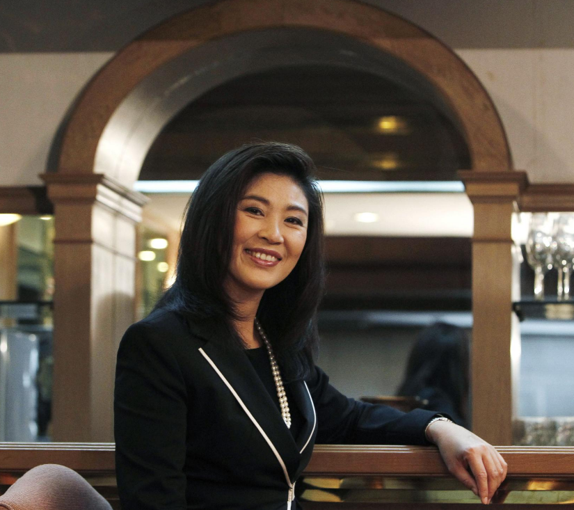 51岁的英拉:好身材挡不住,最后一张穿军装极为性感!