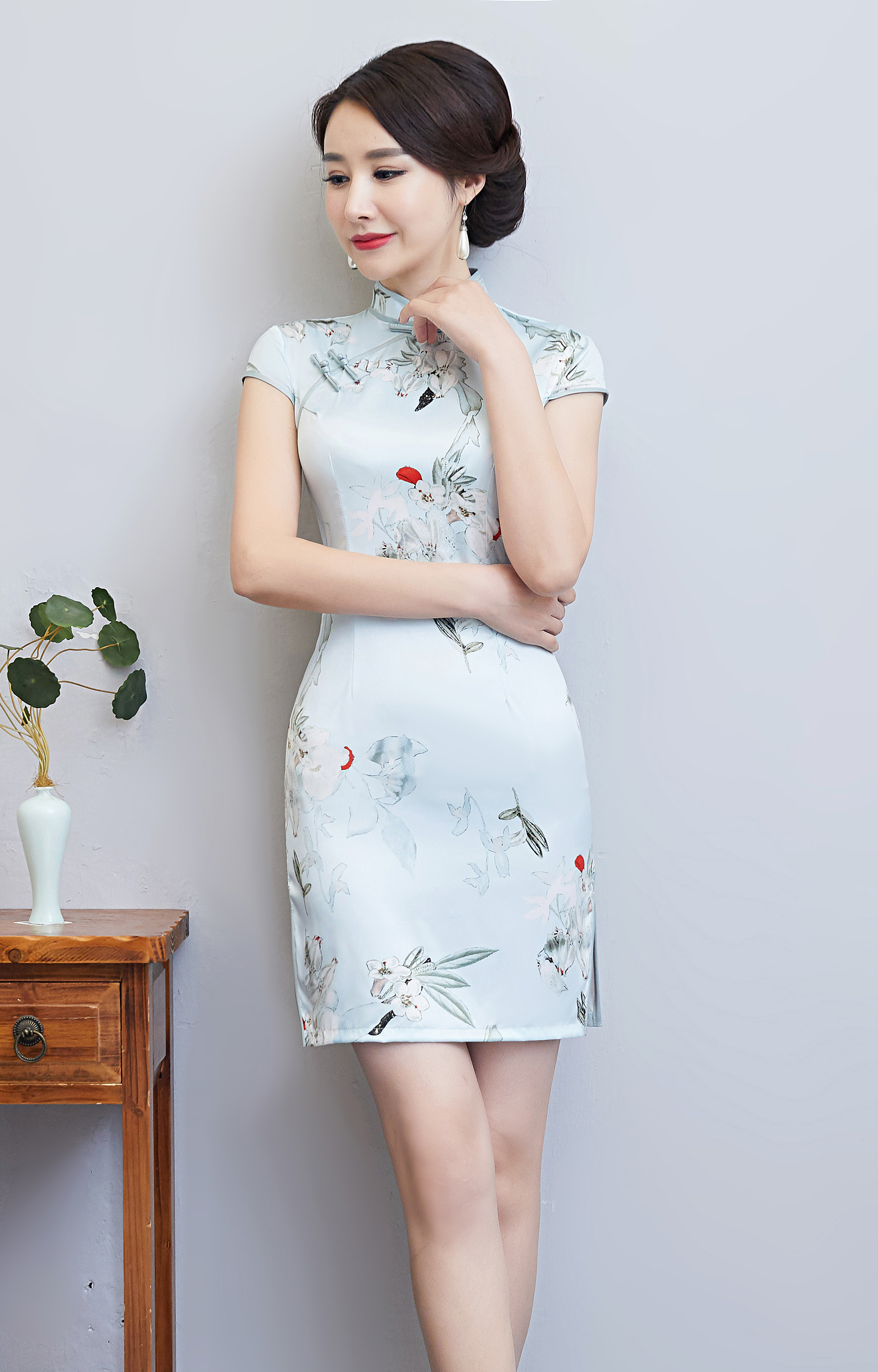 玲珑有致更饱满的短款旗袍裙,快来看一下,我撑不住了