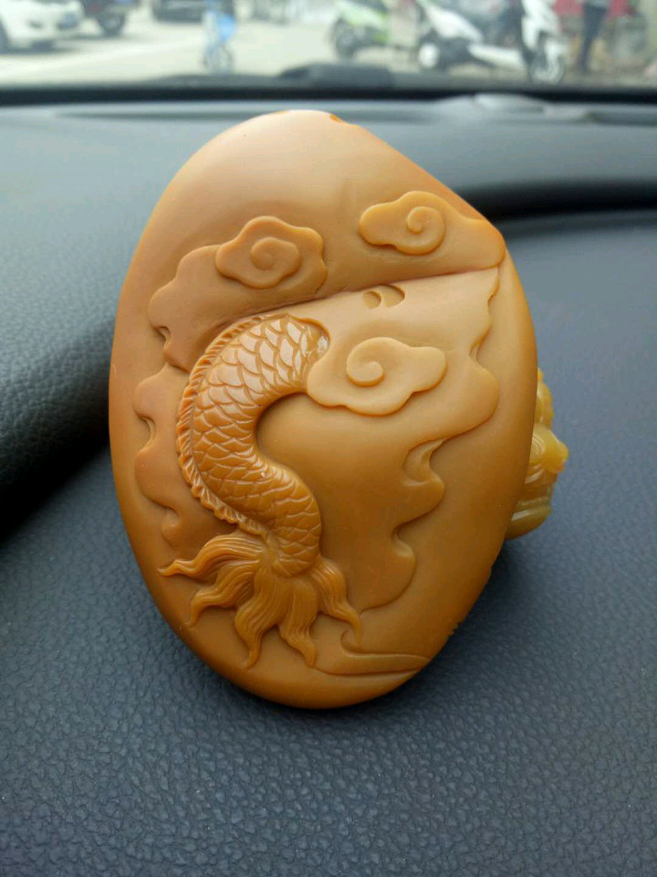 欣赏精美黄蜡石雕刻手把件,石友藏品发来共赏