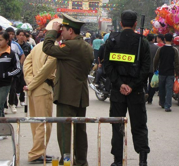 直击:中越边境的越南警察,看着真是不容易!