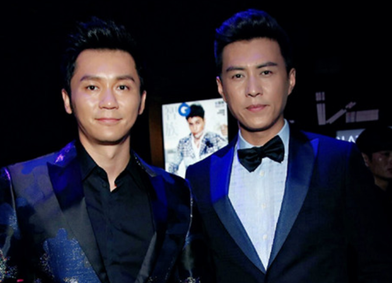 靳东与刘涛的合影一脸的微笑,两个人应该是老搭档了,见了面的合影差不