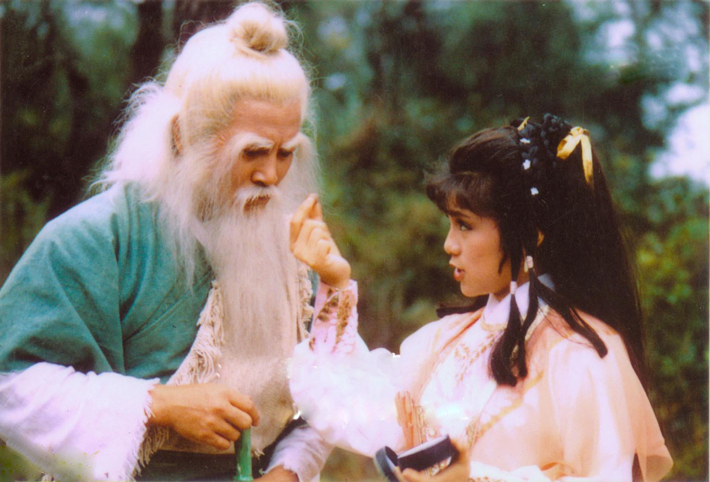 洪七公有3个嗜好,一个贪吃美食,一个专杀恶人,还有一个很无语