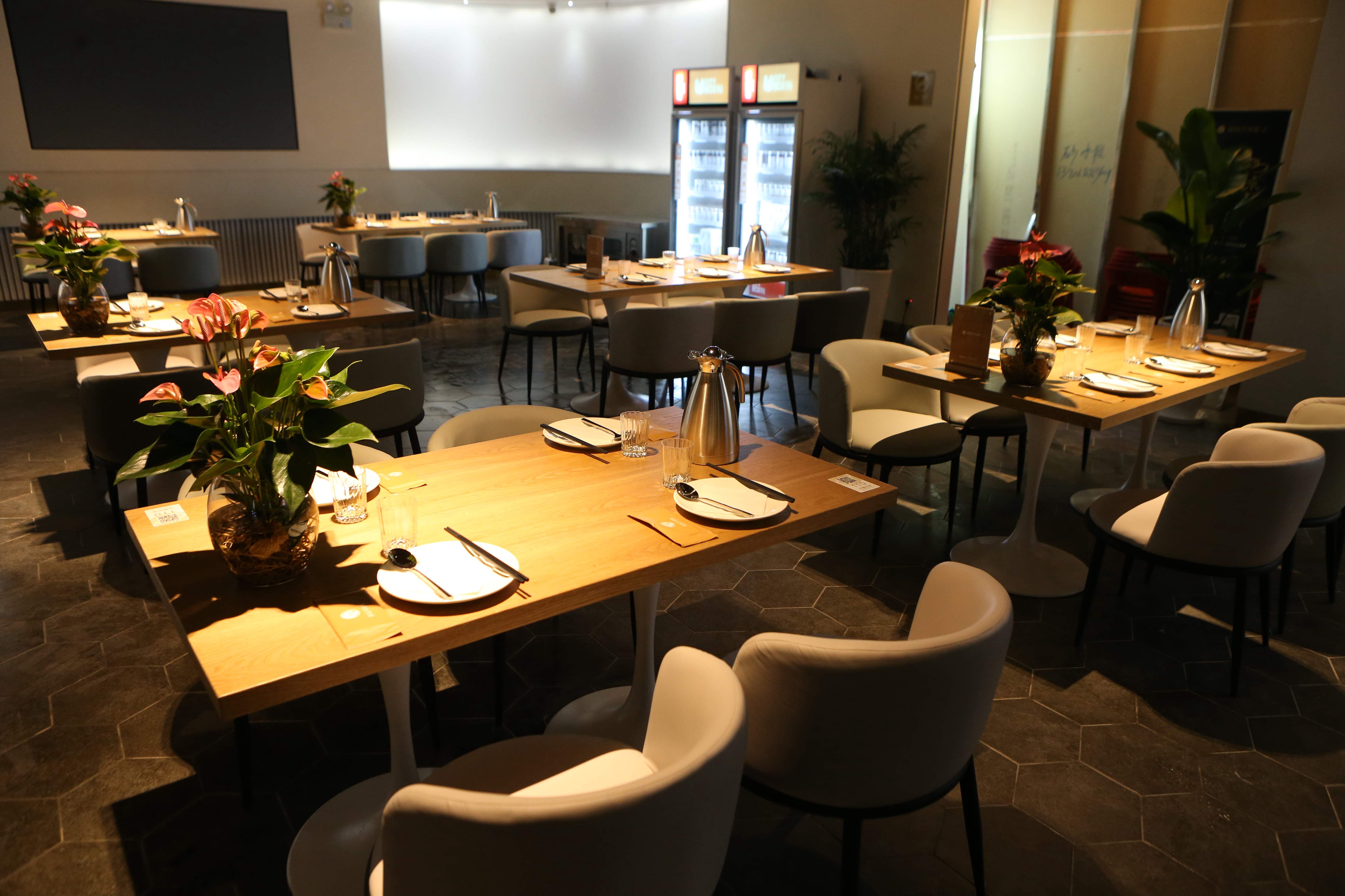 上海推出首家"共享餐厅",7家饭店86种餐点