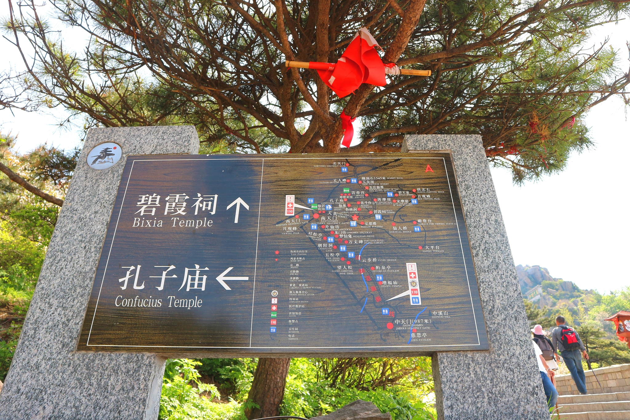 泰山之巅的碧霞祠,最有意思的"拴娃娃"