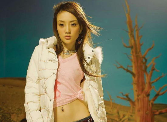 李小璐旧照被扒,图二我盯了5分钟,网友:清纯可爱!