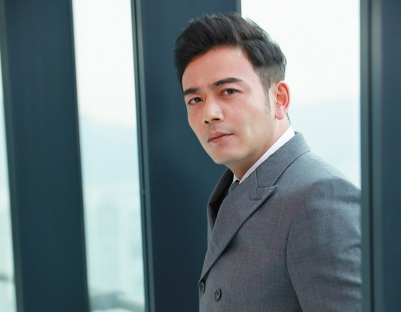 杨烁,他的嗓音就像是"低音炮",深得观众的喜爱,尤