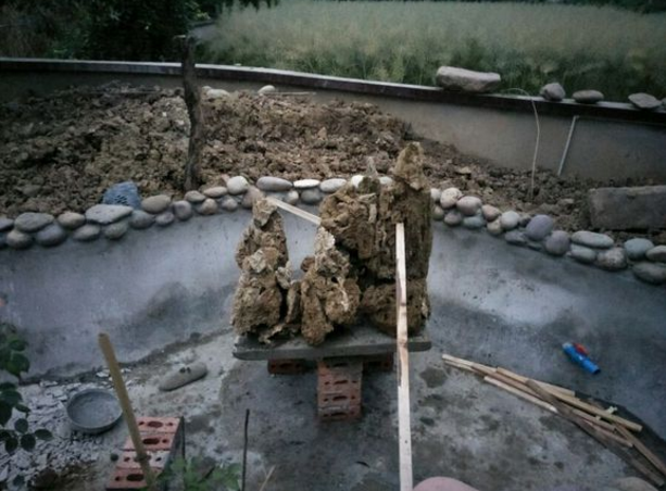 老公用红砖砌了个"大鱼池",成本仅500元!乡亲都跑来拜师了!