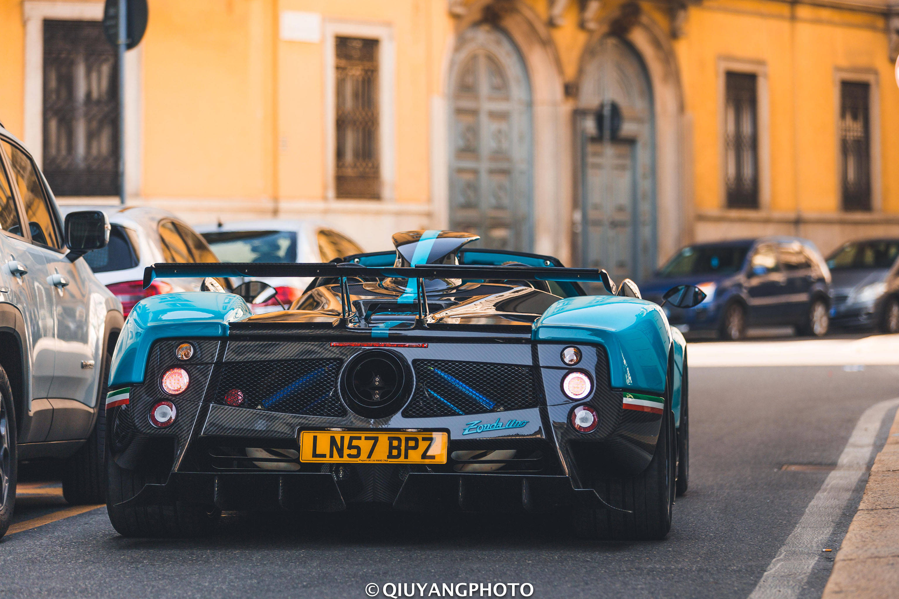 帕加尼zonda uno意大利街拍,号称艺术品的超跑真的很有意境!