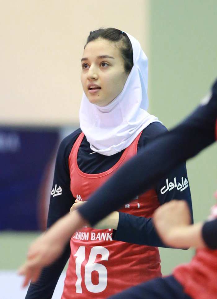 伊朗女排17岁女神走红,堪称世界女排新颜值担当