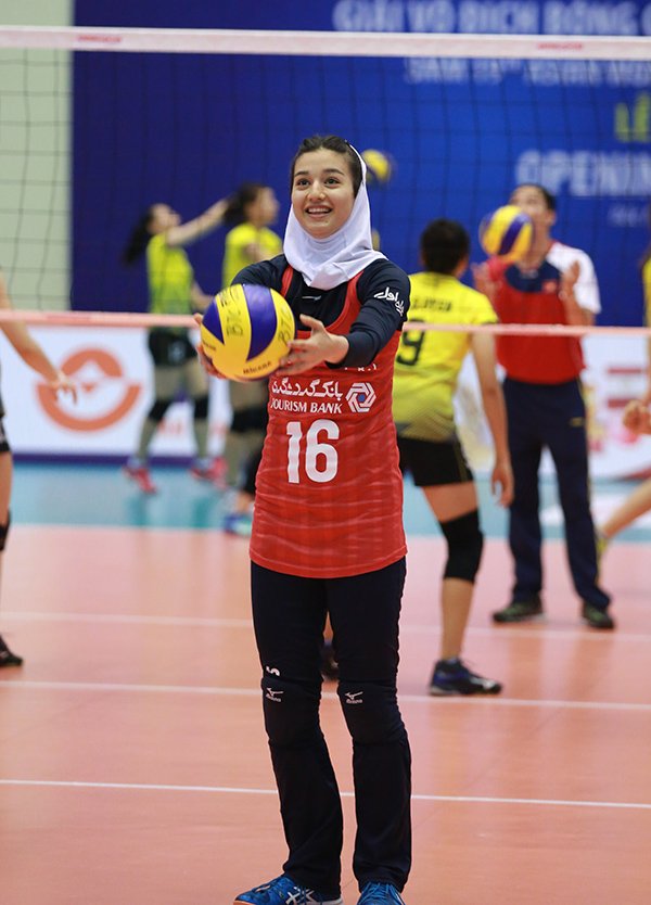 伊朗女排17岁女神走红,堪称世界女排新颜值担当