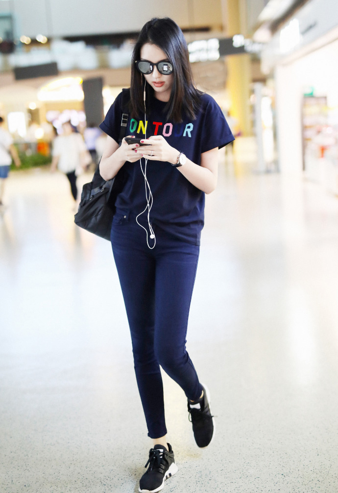 182cm张梓琳终于不穿紧身裤,腕线过裆好厉害,说她192cm我也信