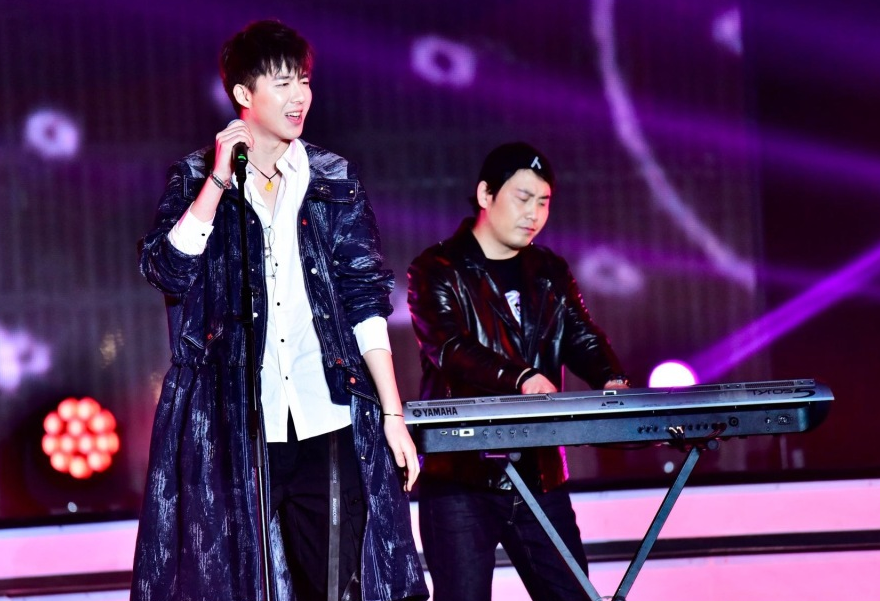 最火抖音组合摩登兄弟受洪涛关注,网友:种子选手