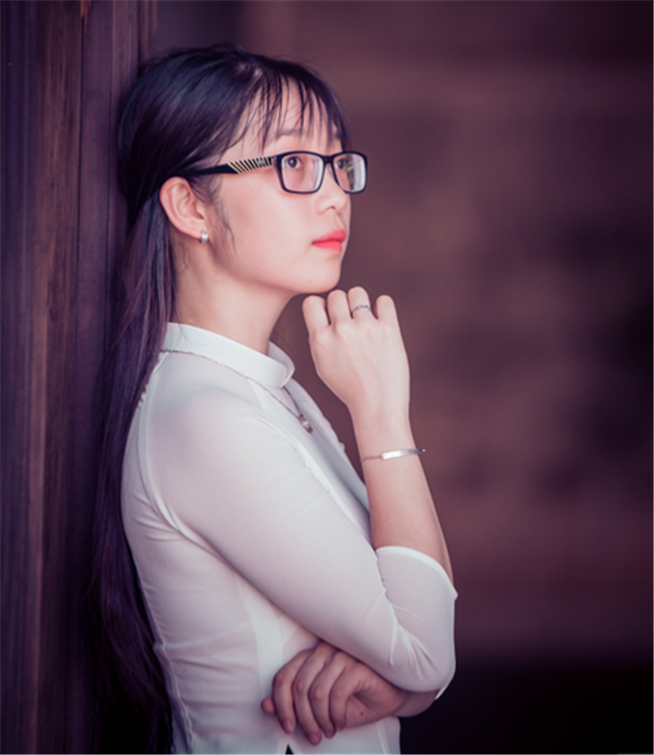 人像摄影:越南戴眼镜小姐姐 清新淡雅