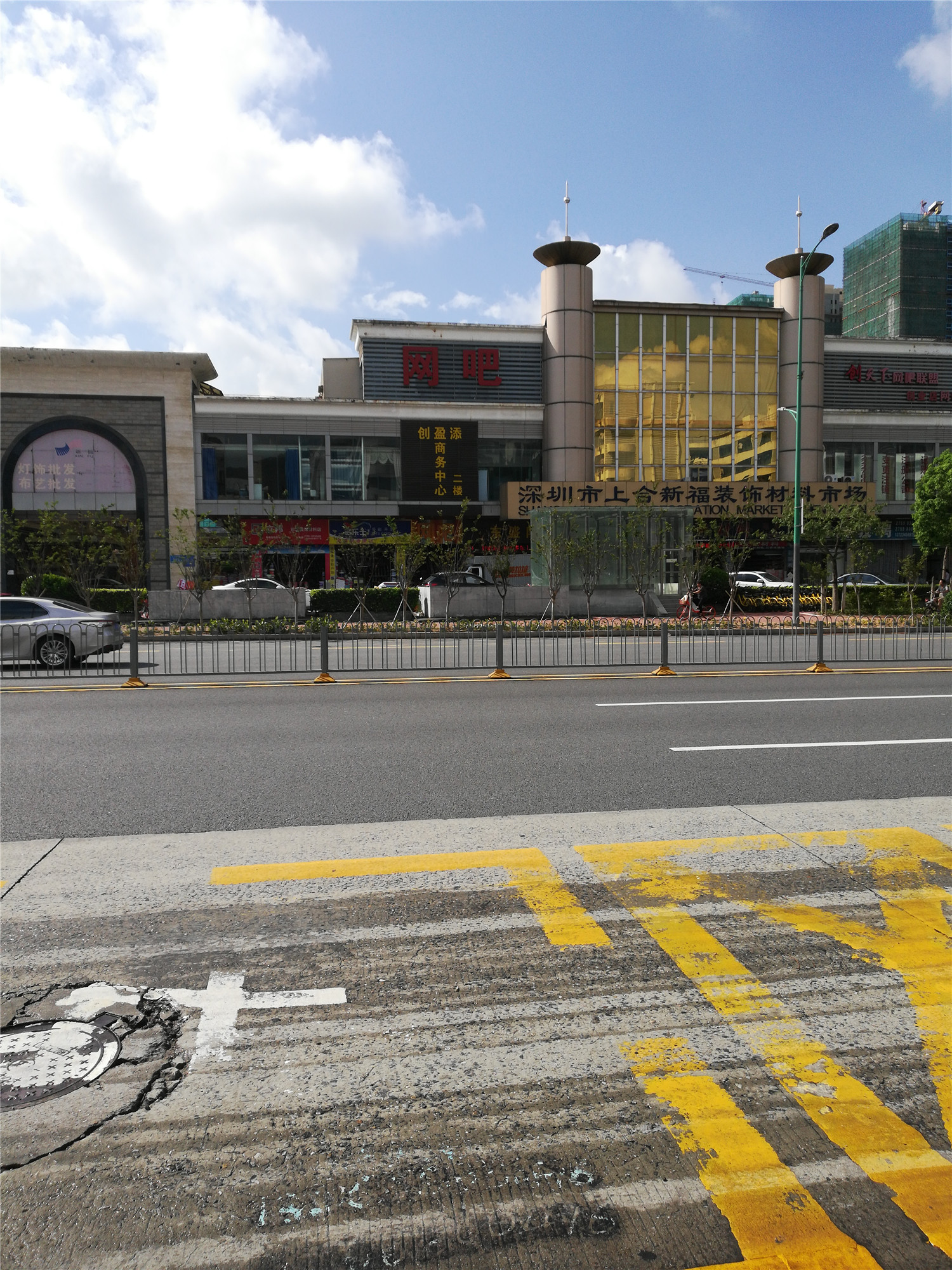 实拍深圳:行走宝安72区兴东地铁站,才明白地铁来了什么都会改变