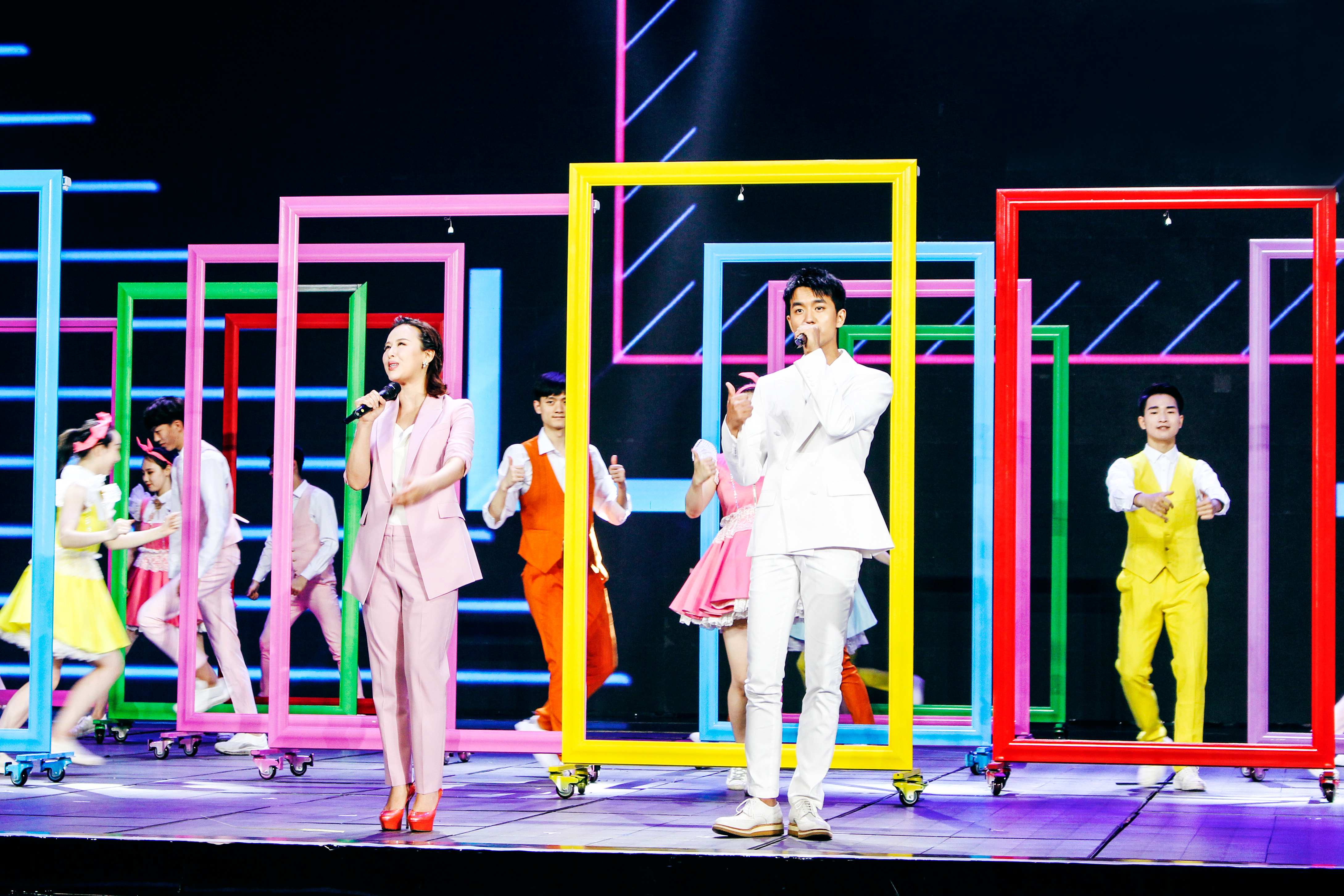 于湉央视七一晚会为党庆生《中国很赞》展强国风采