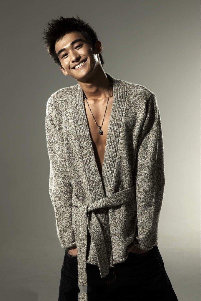 张翰,一提起这个名字,人们的脑海中几乎都是他饰演霸道总裁的样子,一