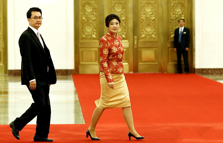 英拉老照片:图2穿着旗袍极为端庄,图4穿军装的样子特别迷人!