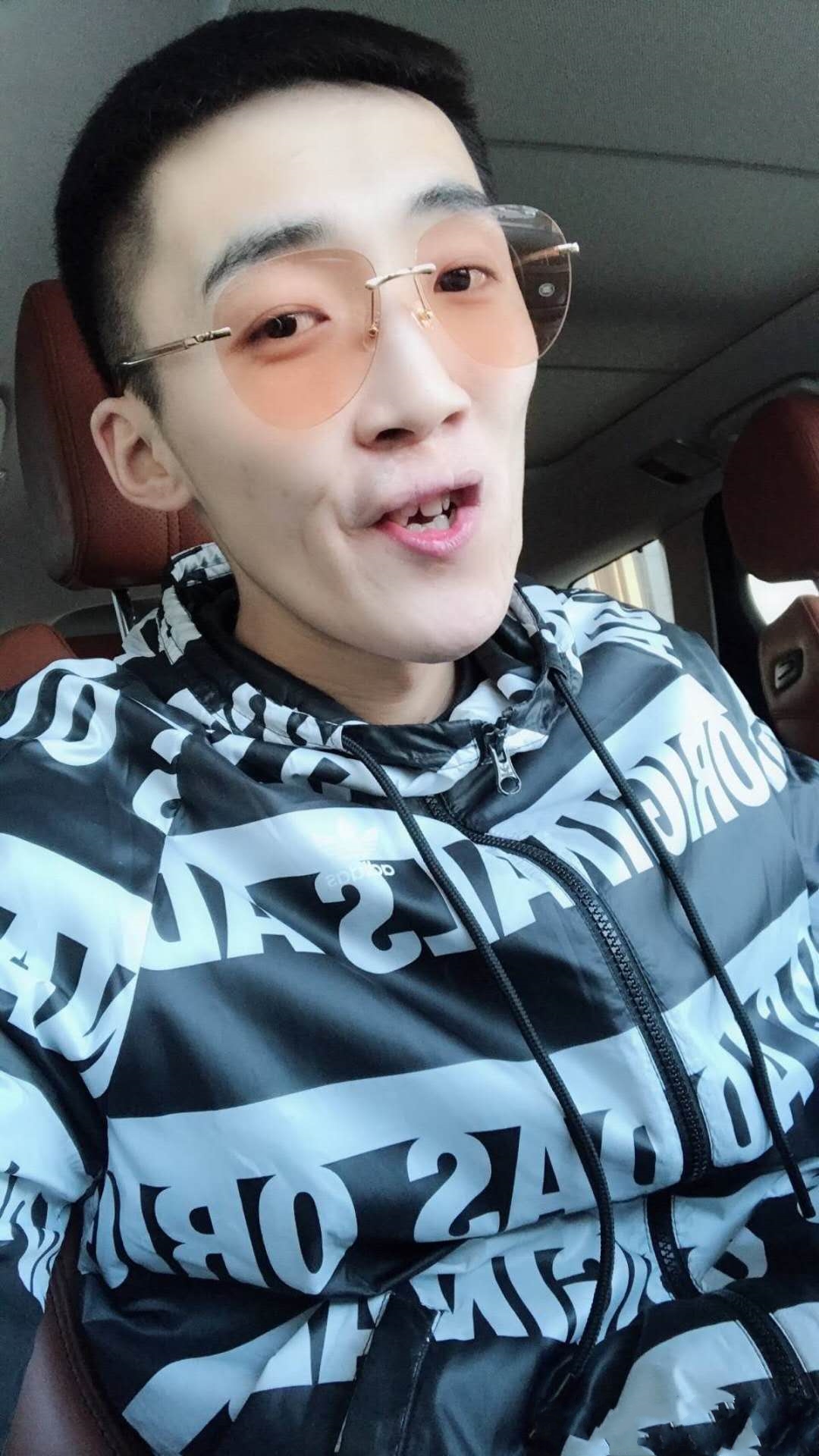 对于李舒克"再"受伤事件,丈门主播也给出了实锤,确实是摔得,不过摔得