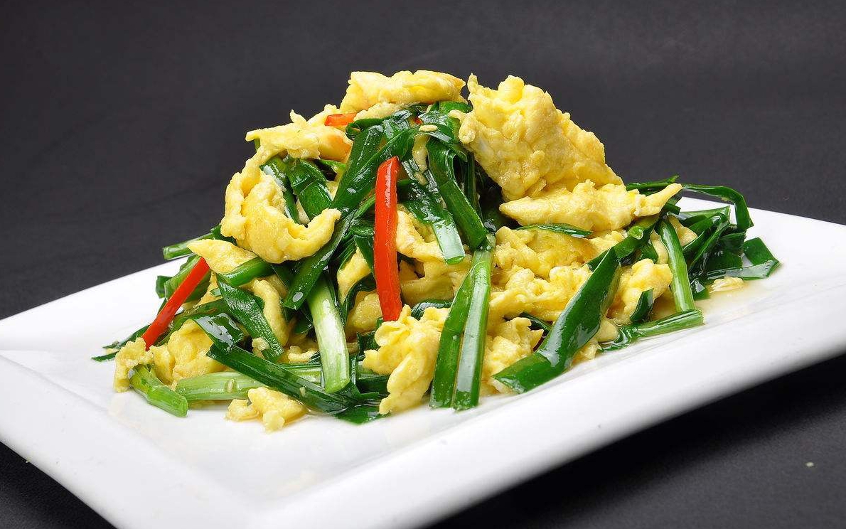 韭菜炒鸡蛋加点它,炒出来的韭菜不老,鸡蛋也更加鲜嫩可口