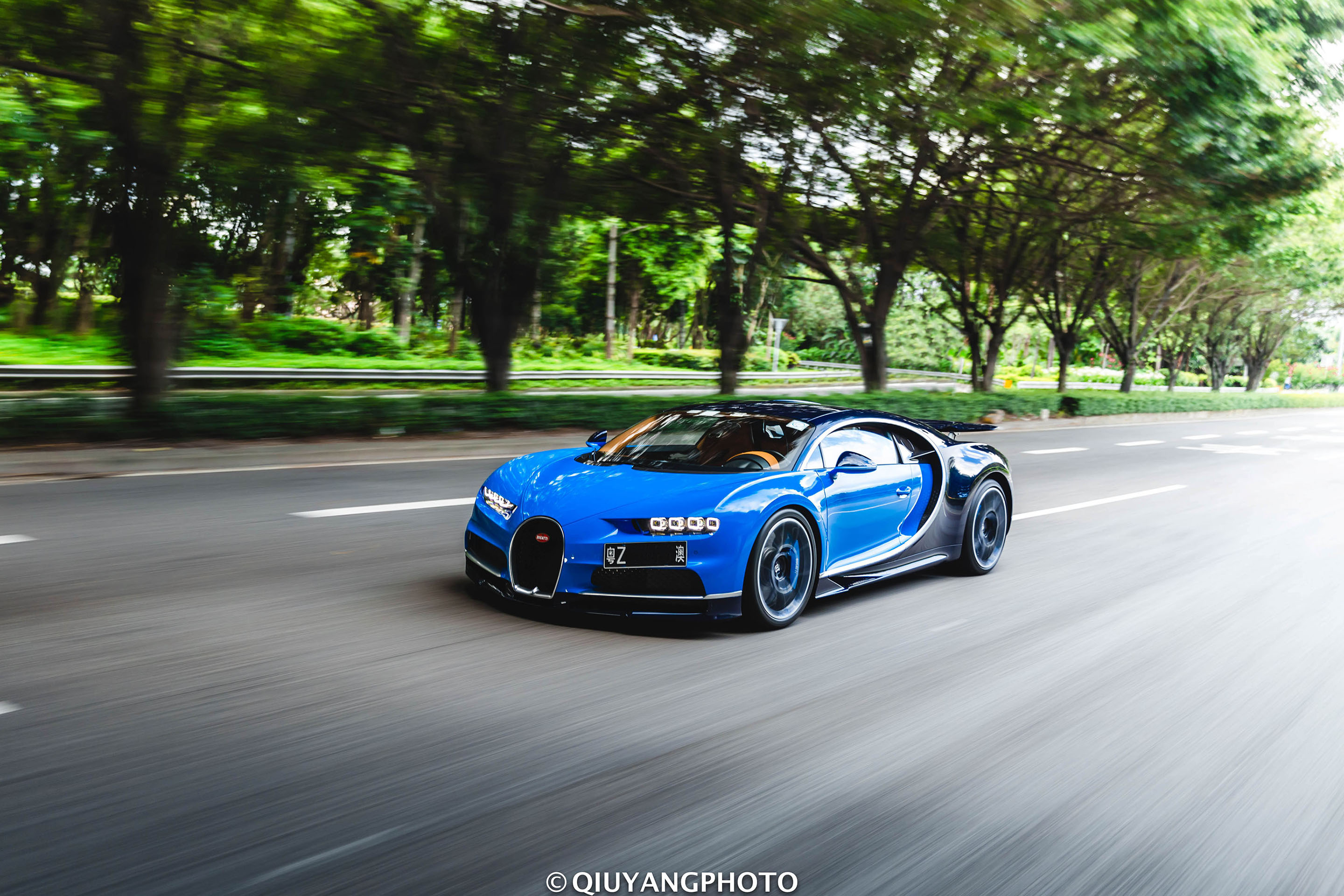 深圳拍摄!布加迪驰龙真的很上镜,网友:一线城市环境这么好?