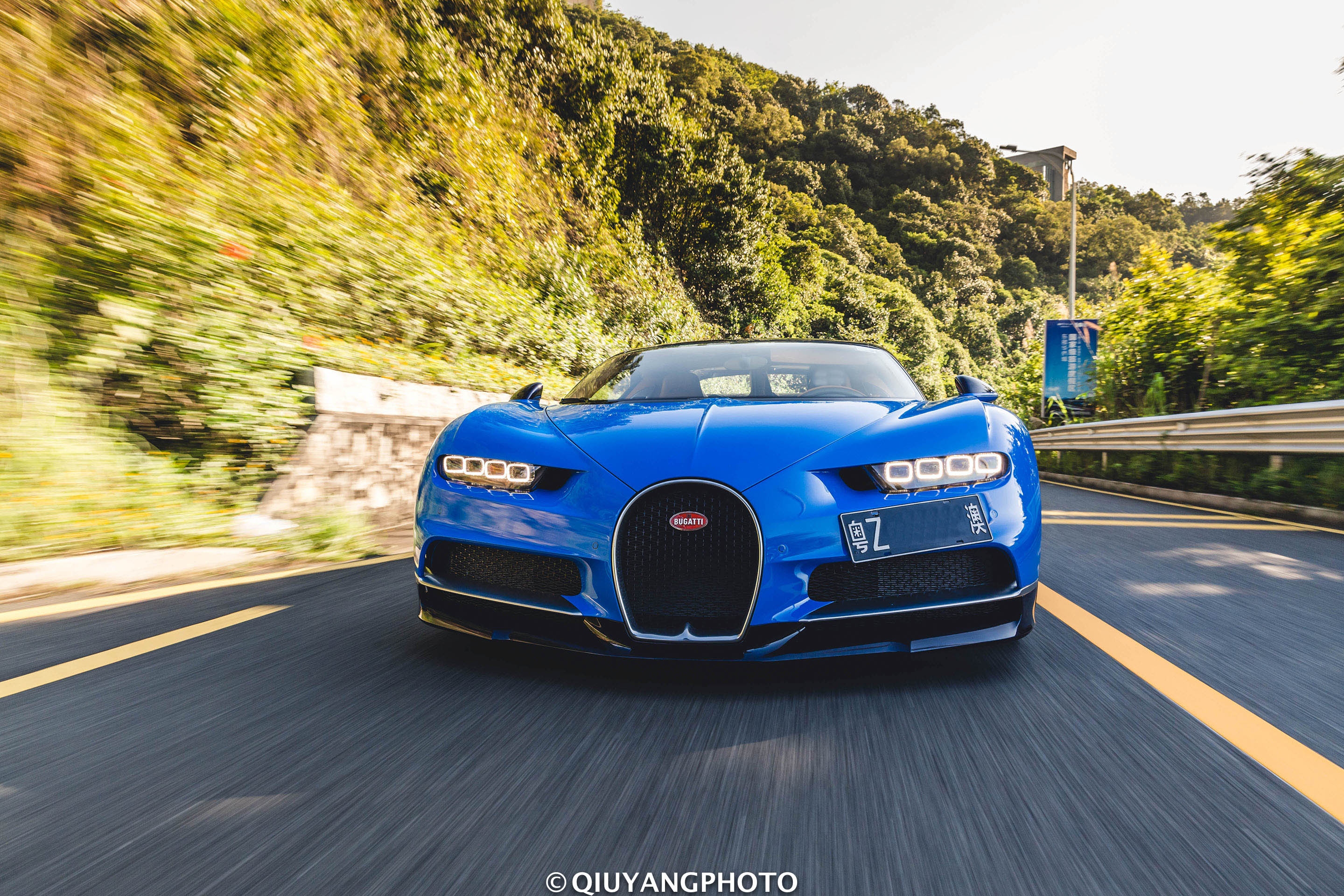 深圳拍摄!布加迪驰龙真的很上镜,网友:一线城市环境这么好?
