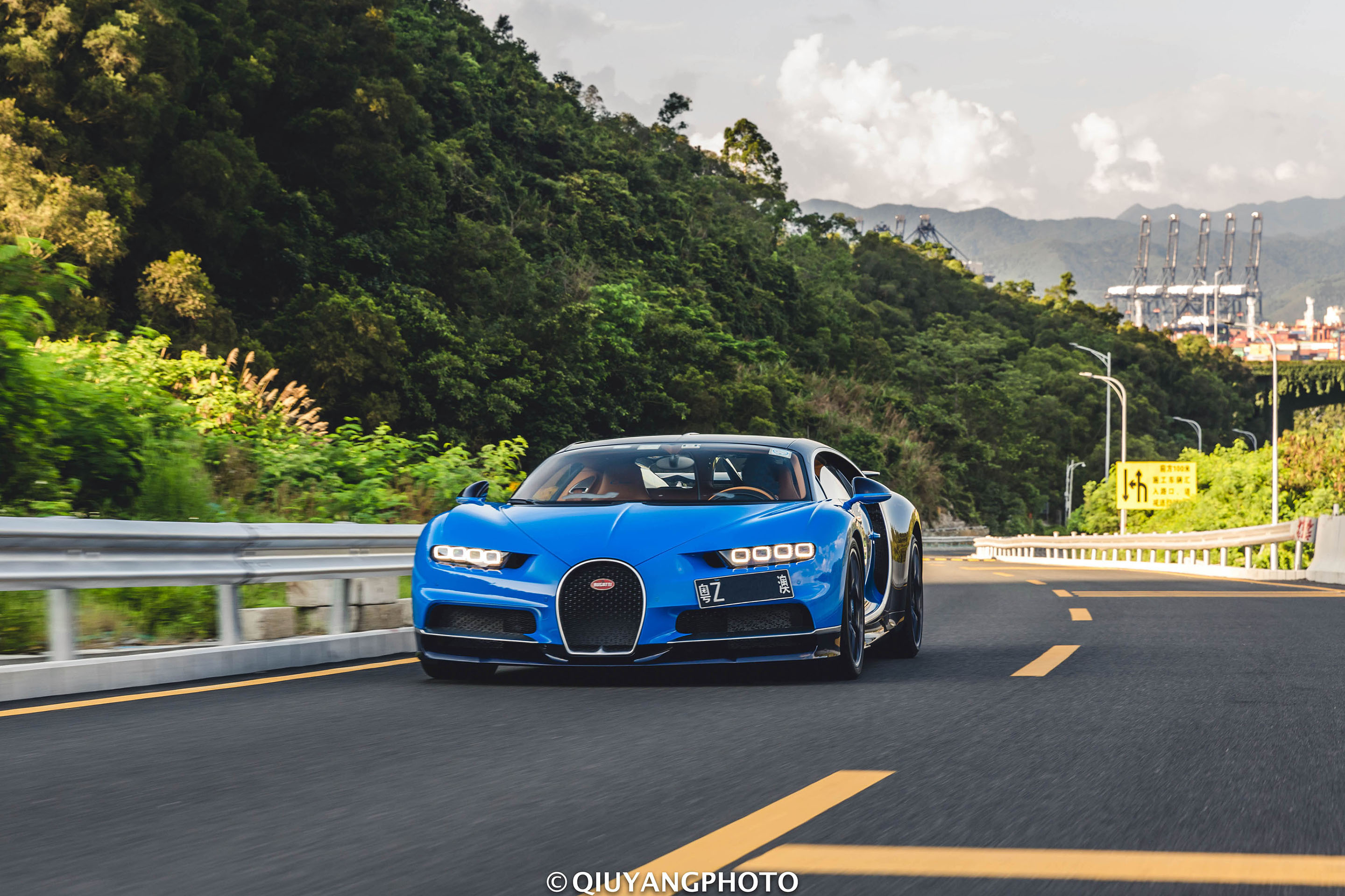 深圳拍摄!布加迪驰龙真的很上镜,网友:一线城市环境这么好?